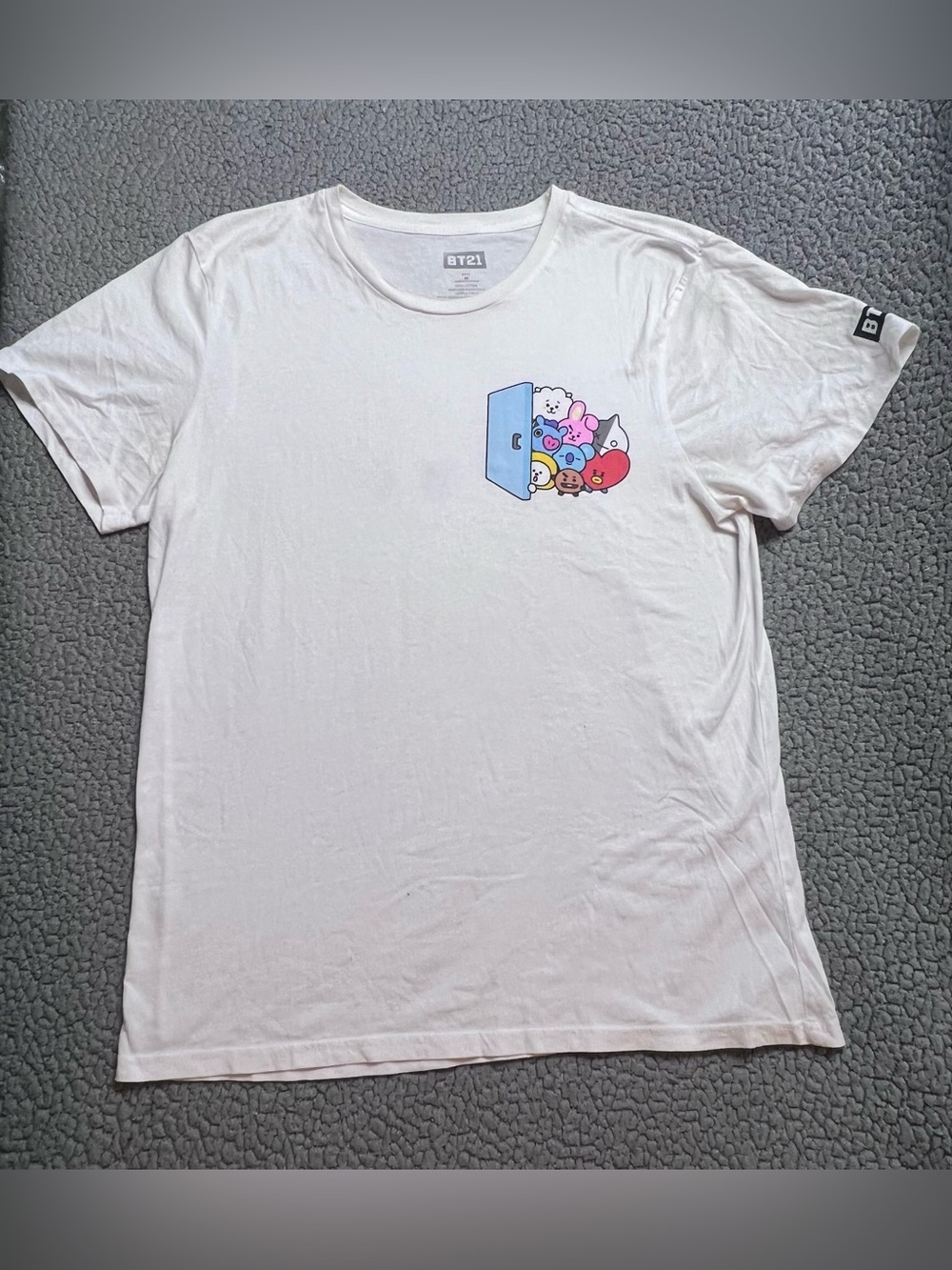BT21 Men’s Size M White Graphic Print Logo Crew Neck Short Sleeve Cotton T-Shirt